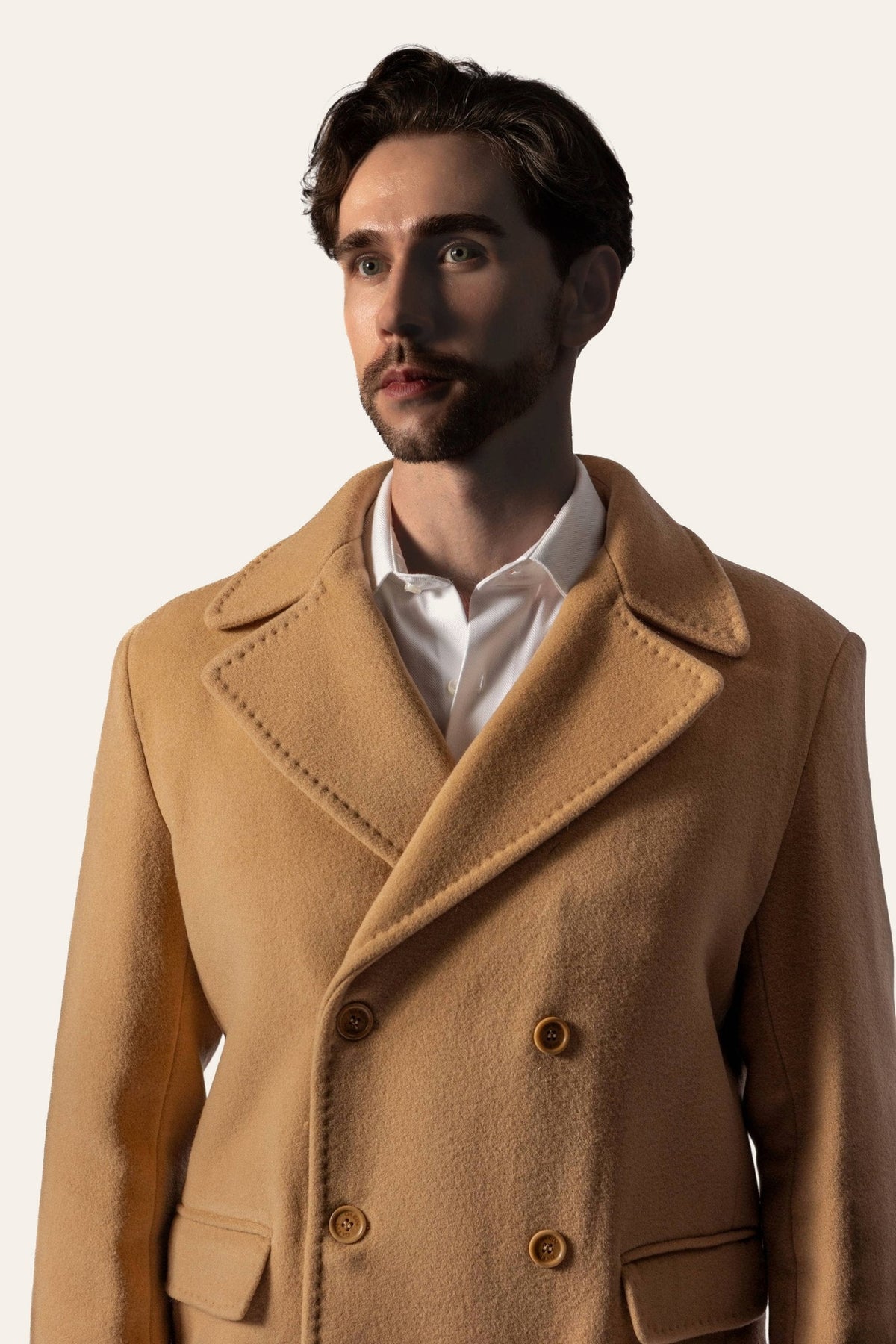 DAÉIN FW26 double-breasted camel wool coat, men's — portrait, collar and lapel